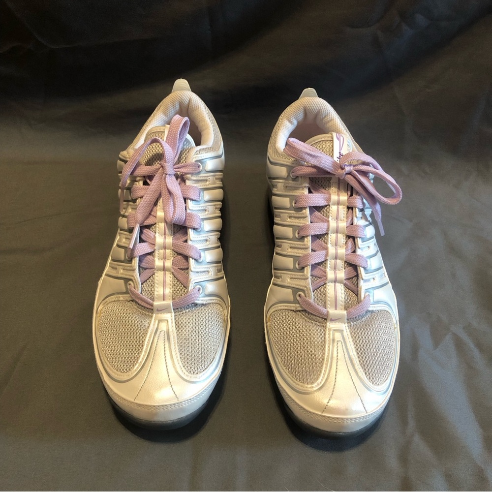Vintage Nike Sneakers - Picture 5 of 7